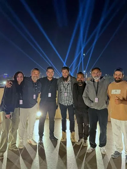 Under show lighting — Crew, end of build
